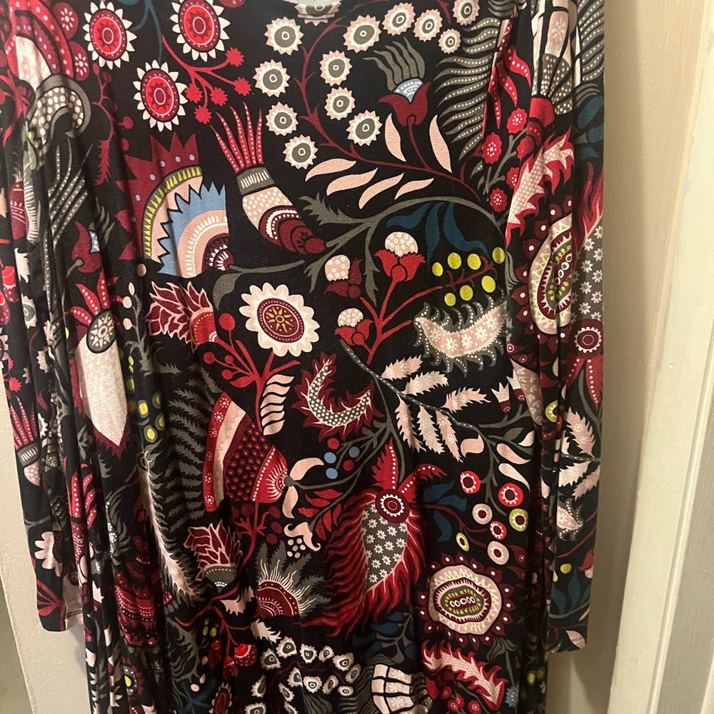 Context Floral Dress with Pink and Black Accents, bright geometric stretch. - Picture 2 of 4